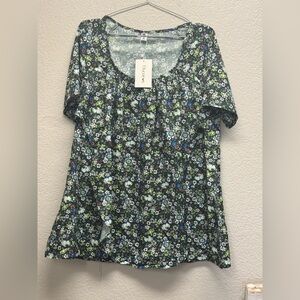 LuLaRoe XL greenFloral Scoop Neck Short Sleeve Top pit 23” L 29 NWT